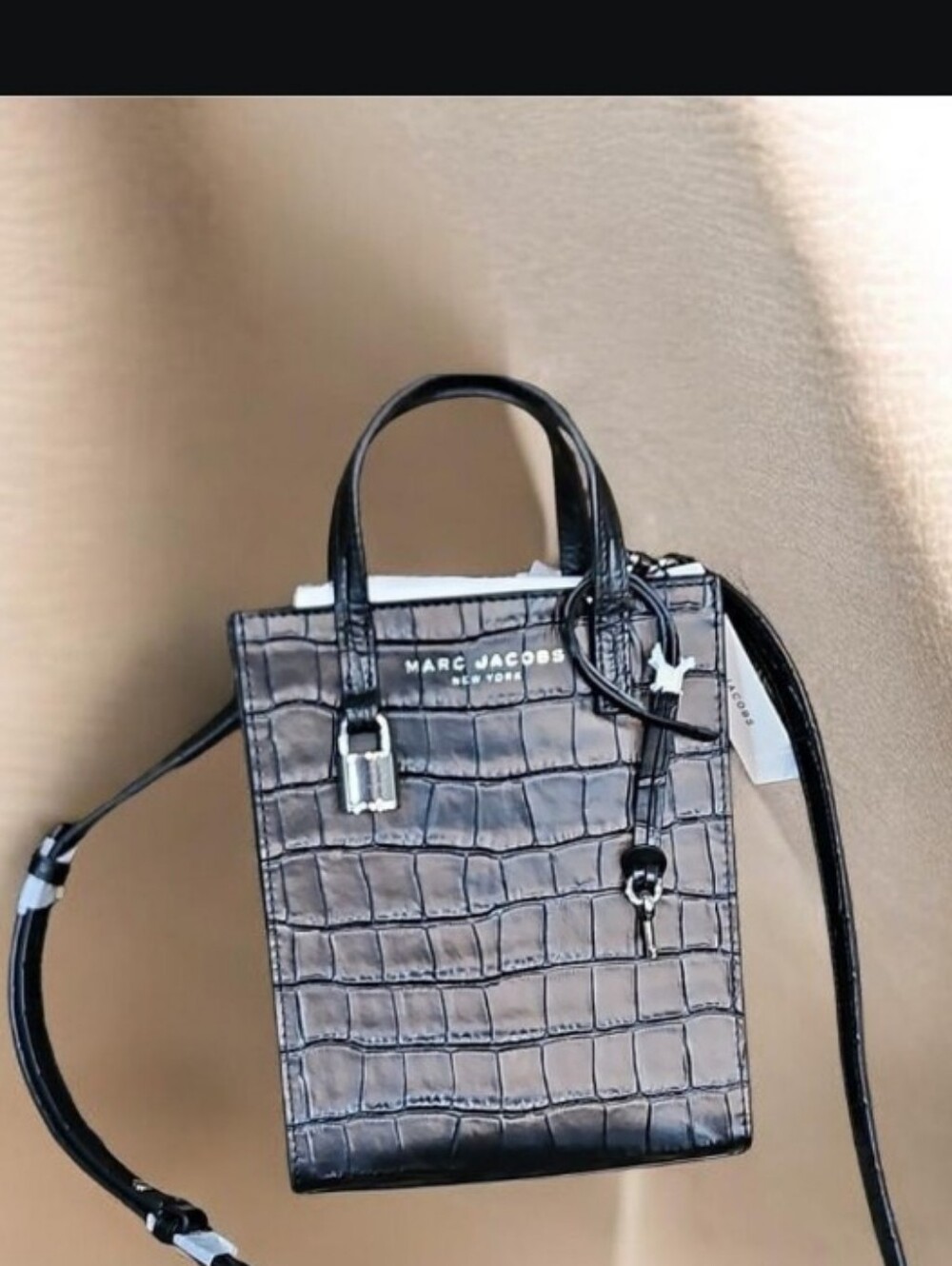 NWT MARC JACOBS BLACK EMBOSSED MINI BAG CROSSBODY‎ WITH LOCK AND KEY
